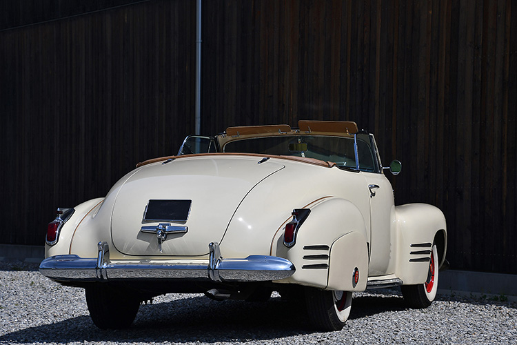 Cadillac Series 62 Convertible Coupe_64